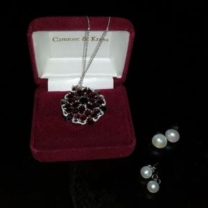 Beautiful Flower charm necklace